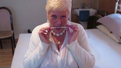 Auntie Joolz Gets Hot & Naughty - upornia - Britain