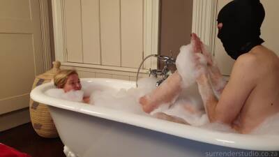 Bath Time Pampering For Lady Dalia And A Golden Reward For Slave! - upornia