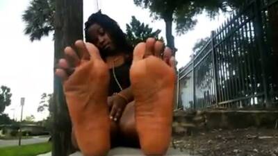 Dixie Black Girls Hot Ebony Ghetto Feet by the Roadside - nvdvid.com