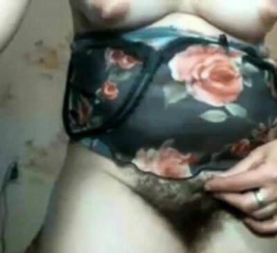 ARAB WIFE SHOWS HER HAIRY PUSSY - drtuber