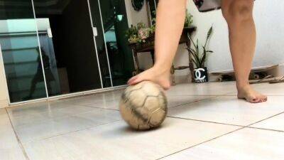 Amateur Foot Fetish Girlfriend Sucks and gives a Footjob - drtuber