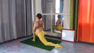 Regina Noir In Yoga In Yellow Tights Doing Yoga In The Gym. A Girl Without Panties Is Doing Yoga. Cam 2 - hclips