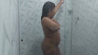 Stepfathers Cock Gets Hard When He Sees His Stepdaughters Naked Body In The Shower - hclips