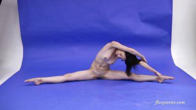 Galina Markova In Upside Down Spreads And Acrobatics From - upornia - Russia
