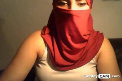 Hijab Wearing Girl Flashes Tits Ass And Pussy - hclips