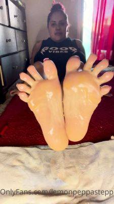 Kinky Erotic Milf In Amazing Foot Fetish Play - drtuber