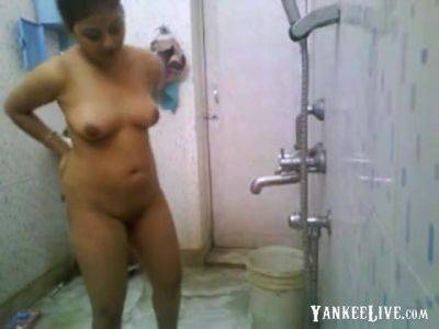 Stupid Bengla Desi Boy Setup Cam Not Elder Sisters Bath - hclips - India