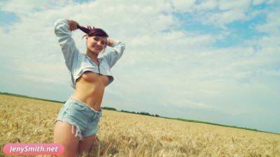 Jeny Smith - Doroga: Jeny Smith solo naked on the road. Teasing you - txxx.com - Russia