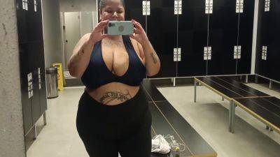 Mary Jhuana - Bbw Exibida No Banheiro Da Academia 6 Min - hclips