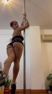 Dancing Pole Dance And Undressing Like Stripper - upornia
