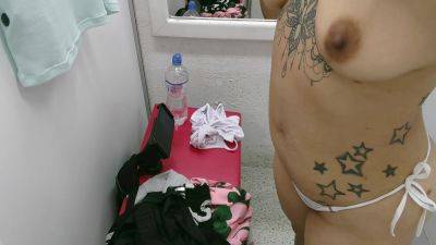 Catching Girls In The Public Locker Room - upornia - Colombia