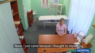 Hot blonde MILF with short hair gets a thorough check-up & intense fuck from the doctor - sexu.com - Czech Republic